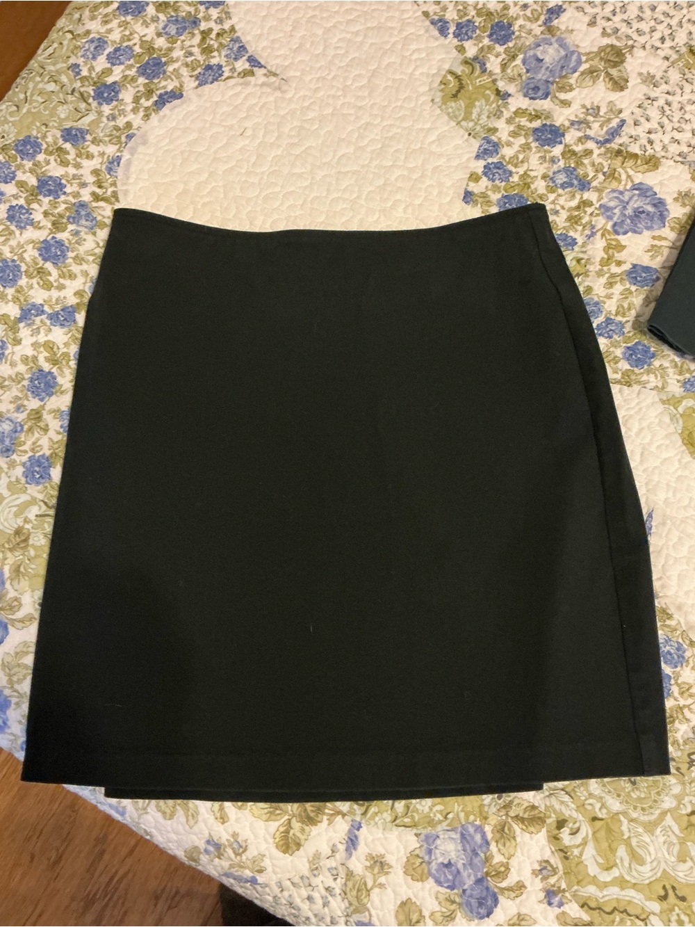 Old Navy Black Mini Skirt - Sleek Straight Fit